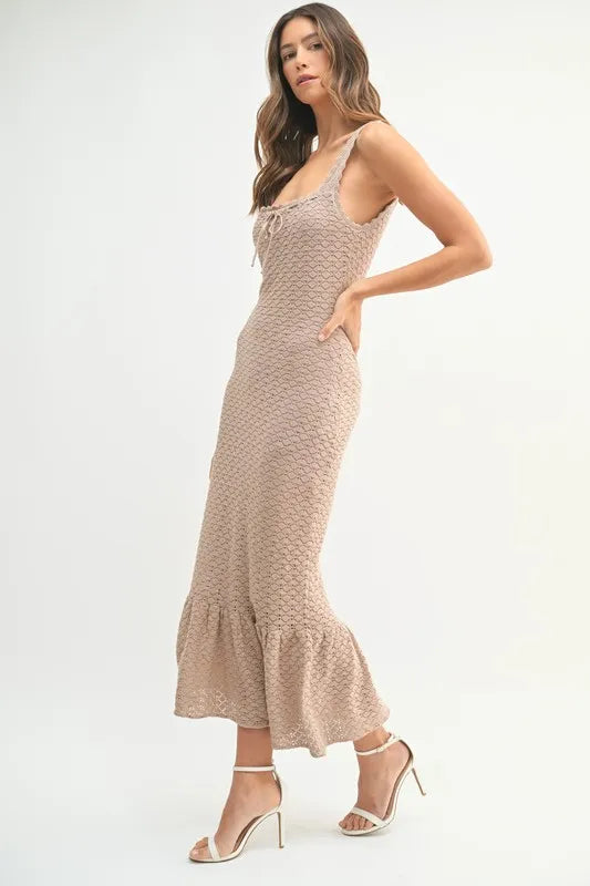 Beige crochet dress in mid-length with sleeveless cut and textured design

